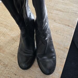Born black boots